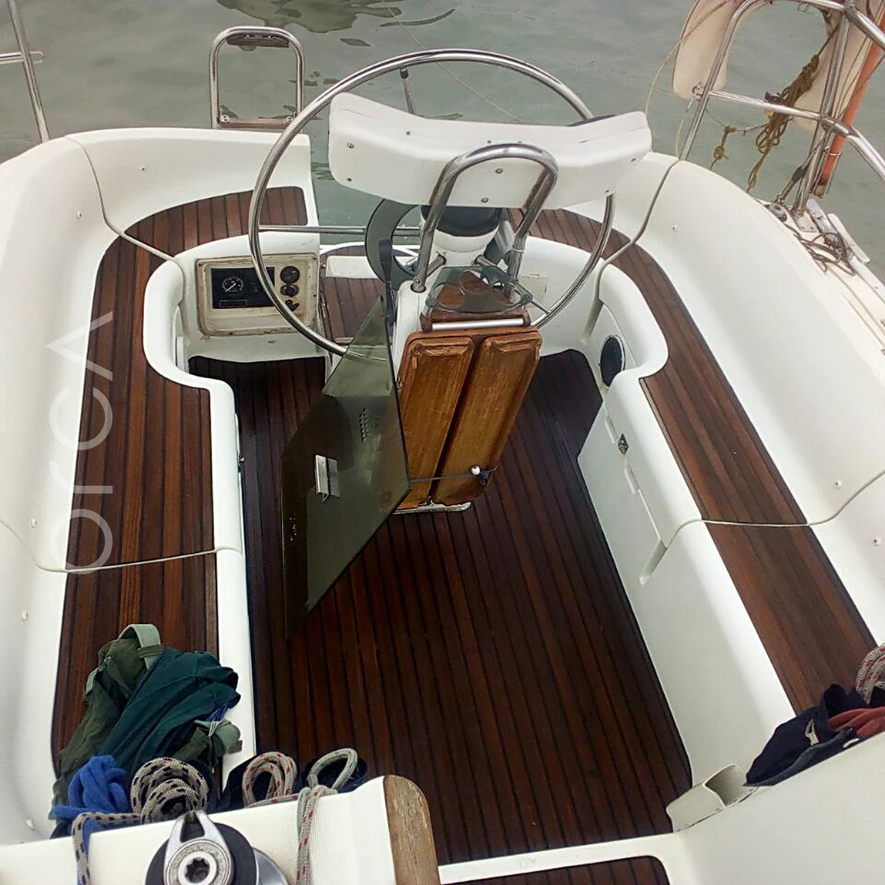 Orca Sail Jeanneau 33 sailing yacht rental Mumbai – boarding deck