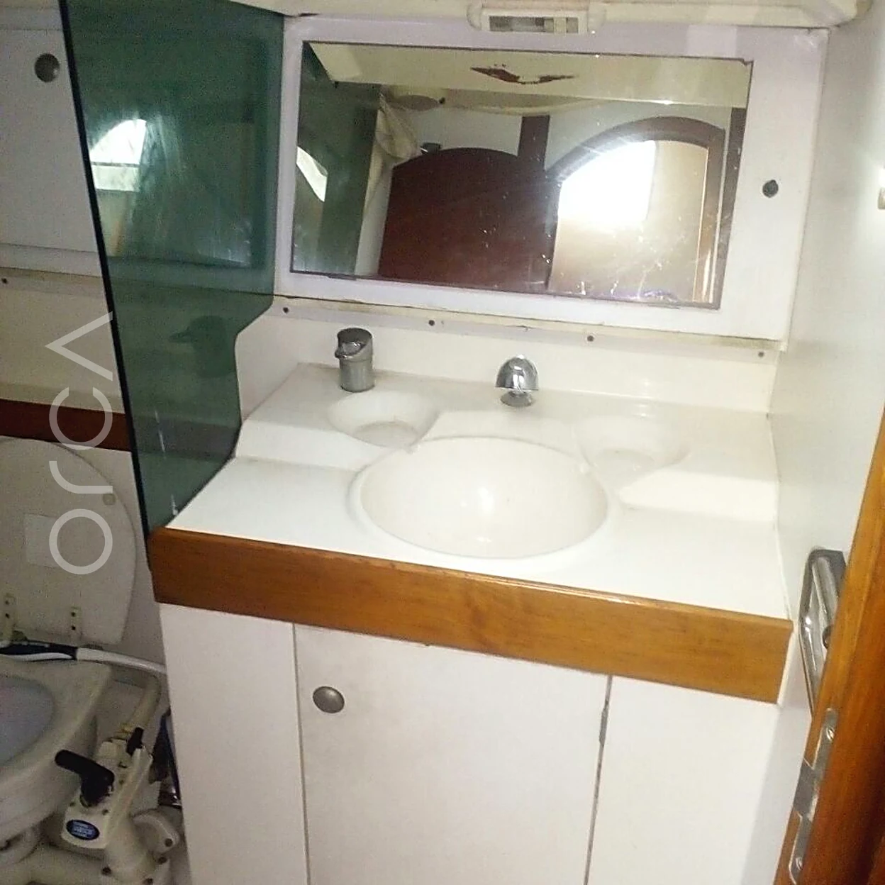 Orca Sail Jeanneau 33 sailing yacht rental Mumbai – washroom