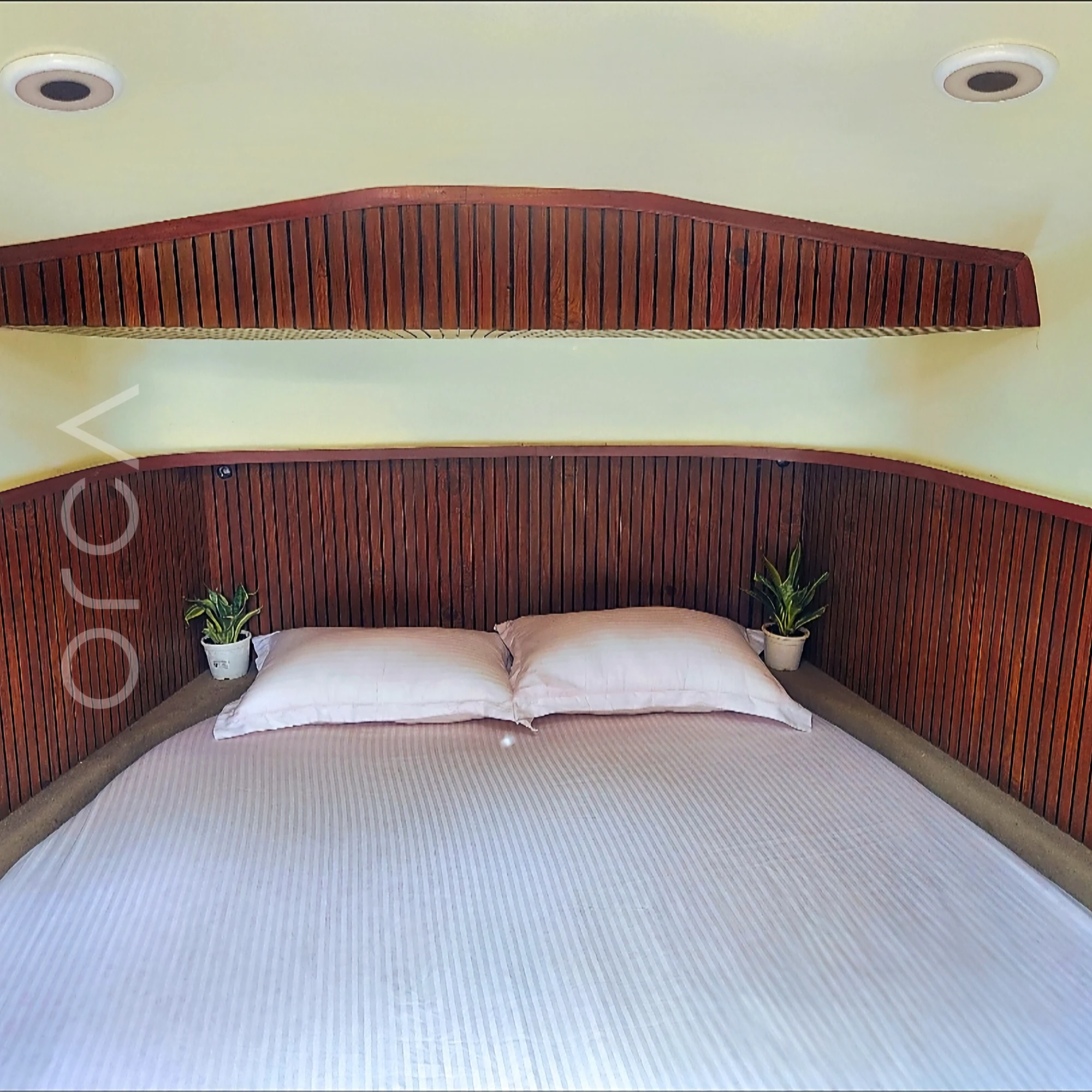 Gulf Craft 36 Boat in Goa, saloon - Orca Sail