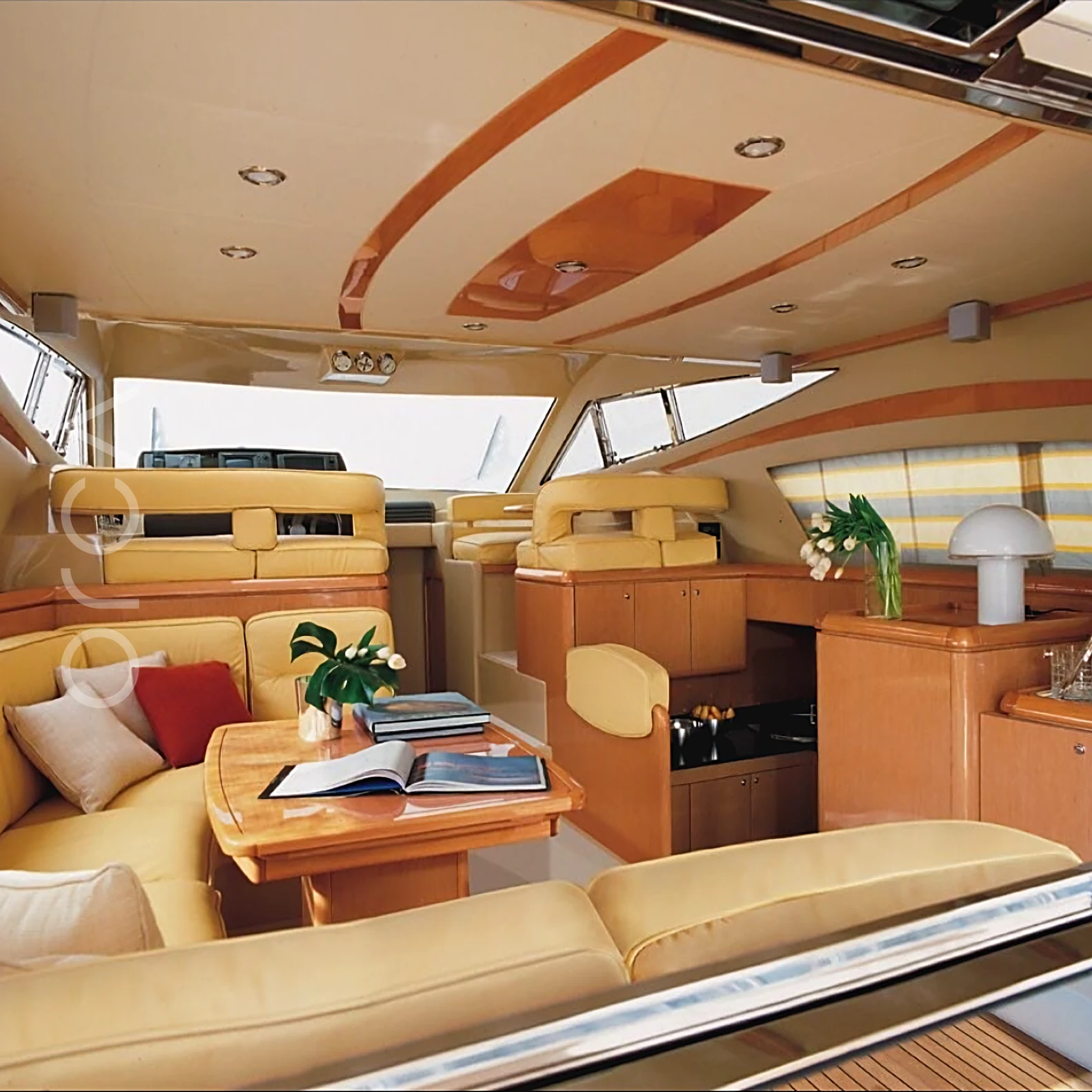 Ferretti 460 Boat in Goa, seating lounge - Orca Sail
