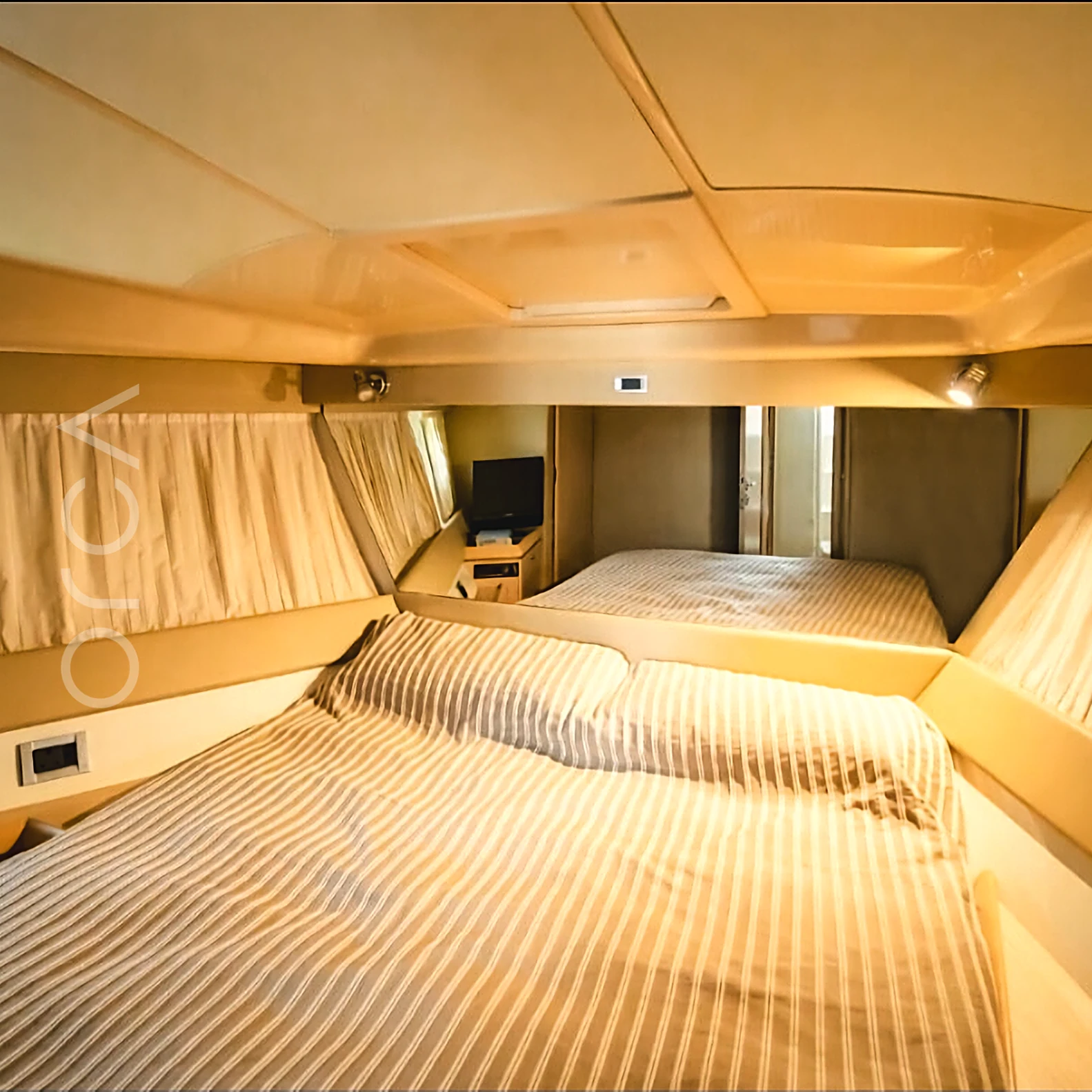 Ferretti 460 Boat in Goa, saloon - Orca Sail