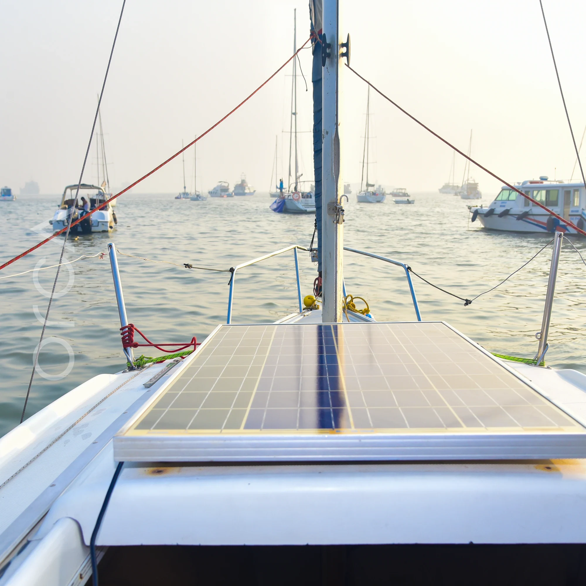 The bow deck of a Macgregor 26 sailboat in Mumbai, available to rent from Orca Sail.
