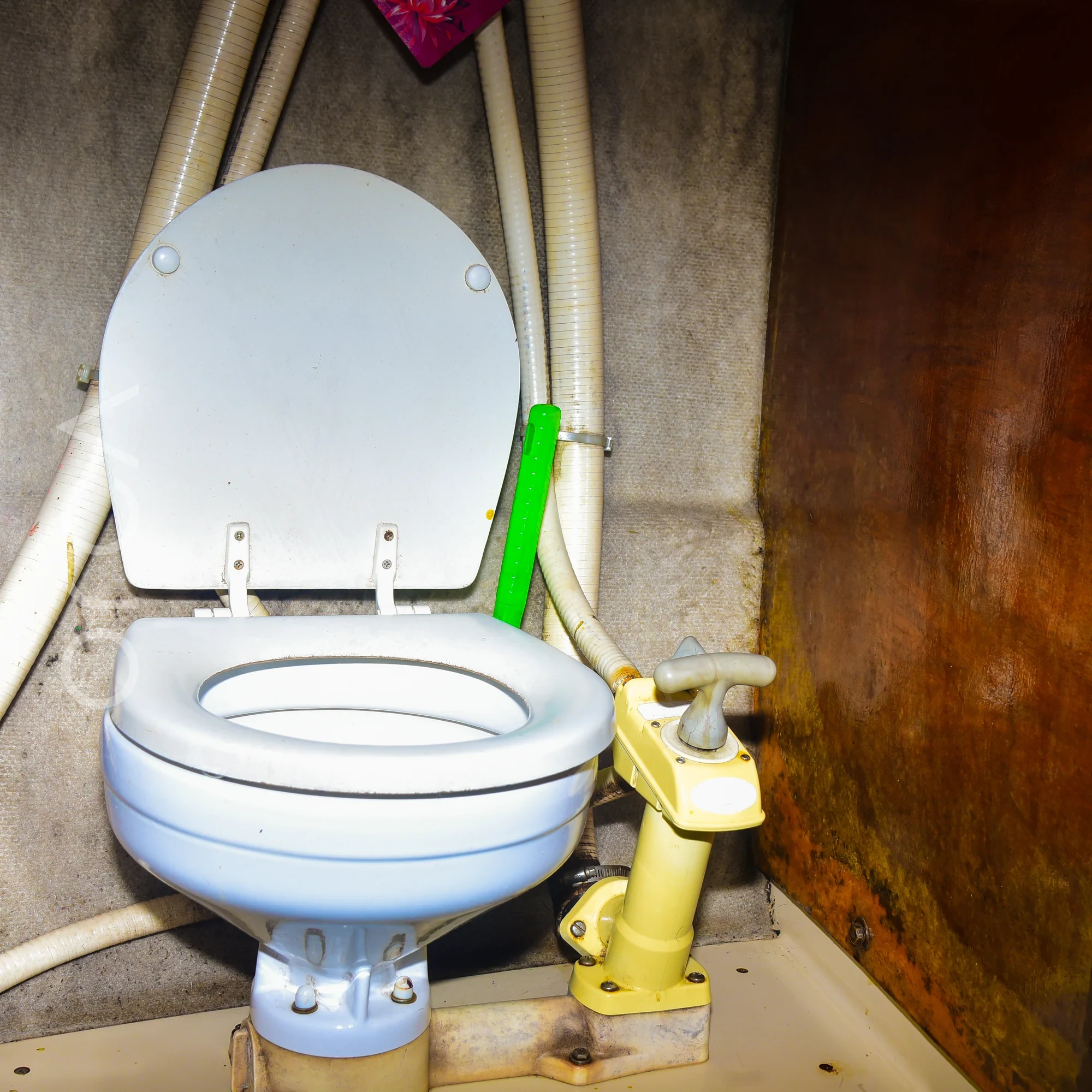 The bathroom aboard a Macgregor 26 sailboat in Mumbai, available to rent from Orca Sail.