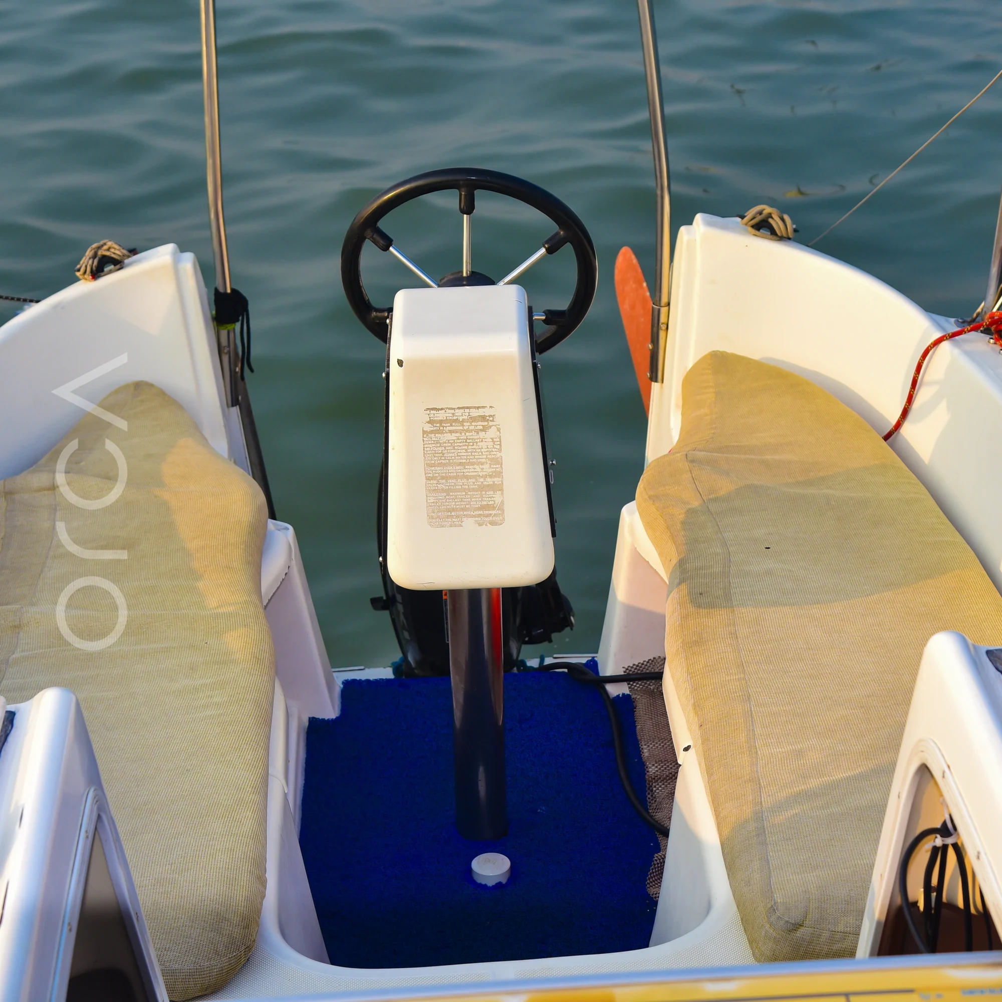 The upper deck and helm area of a Macgregor 26 sailboat in Mumbai, available to rent from Orca Sail.