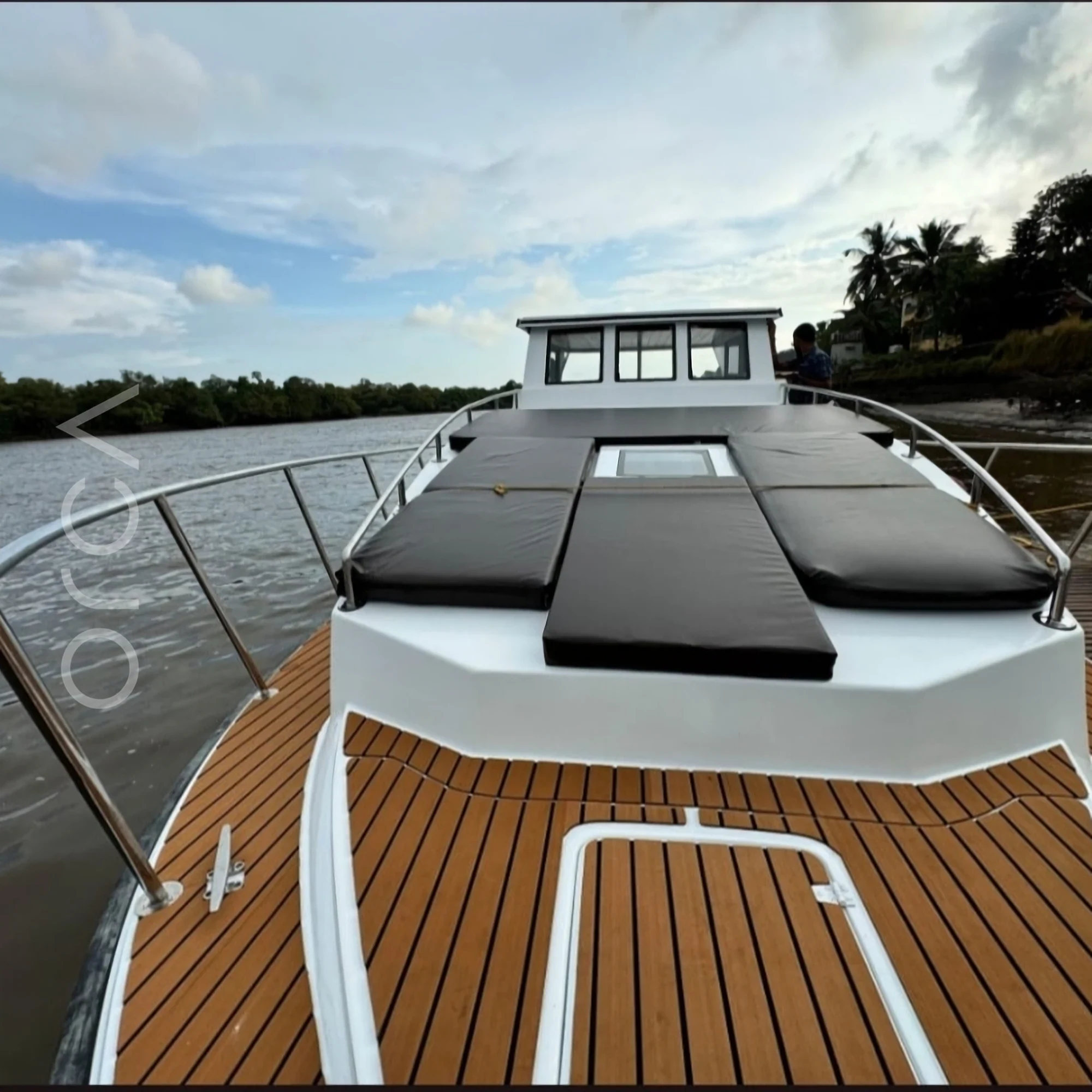 The bow deck of a Desire 32 cabin cruiser in Goa, available to rent from Orca Sail.