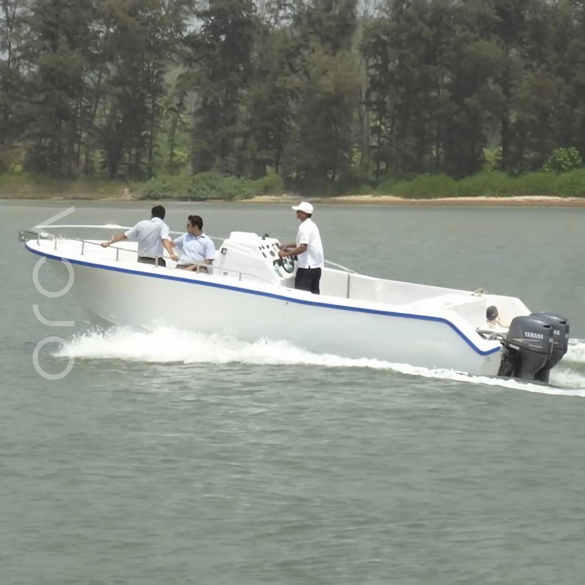 The Rediscovery 26 speedboat under way in Goa, seen side-on, available to rent from Orca Sail.